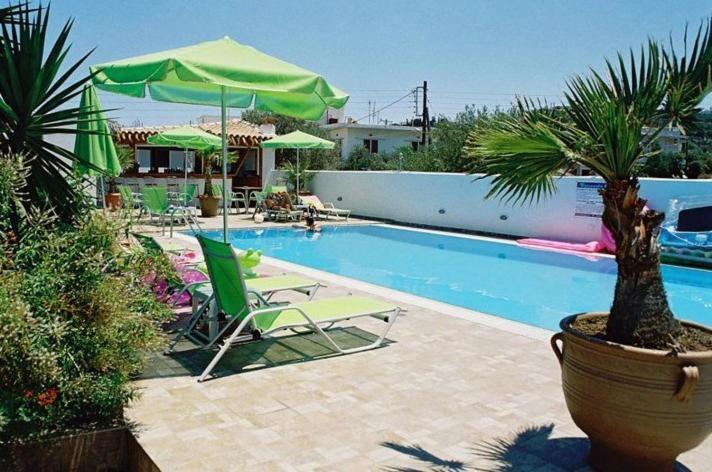 Skala Apartments Agia Marina  Exterior photo